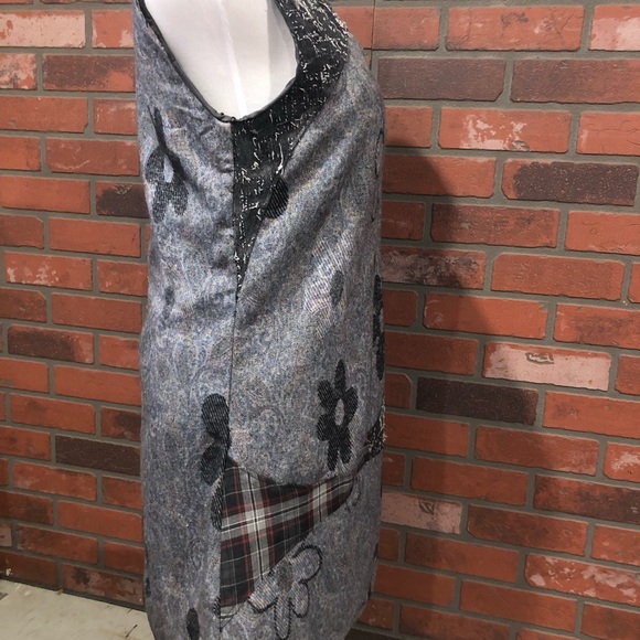 Size large Mismash grey/black dress with daisy, distressed and plaid patterns - Picture 2 of 3